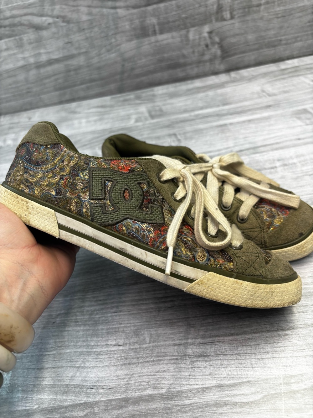 DC Women's Olive Paisley Canvas Embroidered Y2K Sneakers size 7.5